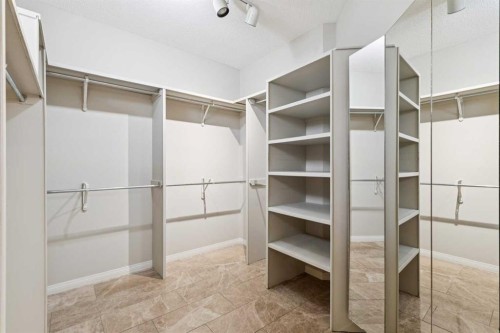 1656 Evergreen Hill Sw, Calgary, AB - Indoor With Storage