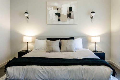 229 27 Avenue Nw, Calgary, AB - Indoor Photo Showing Bedroom