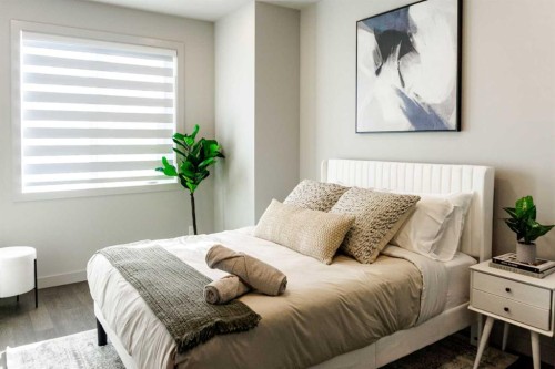 229 27 Avenue Nw, Calgary, AB - Indoor Photo Showing Bedroom