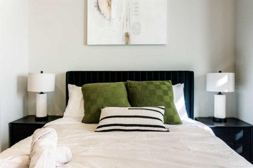 229 27 Avenue Nw, Calgary, AB - Indoor Photo Showing Bedroom