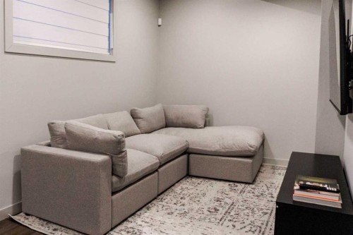 229 27 Avenue Nw, Calgary, AB - Indoor