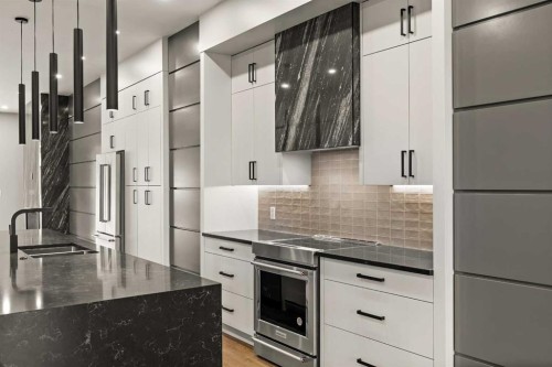 229 27 Avenue Nw, Calgary, AB - Indoor Photo Showing Kitchen With Upgraded Kitchen