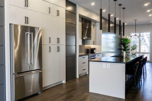 229 27 Avenue Nw, Calgary, AB - Indoor Photo Showing Kitchen With Upgraded Kitchen