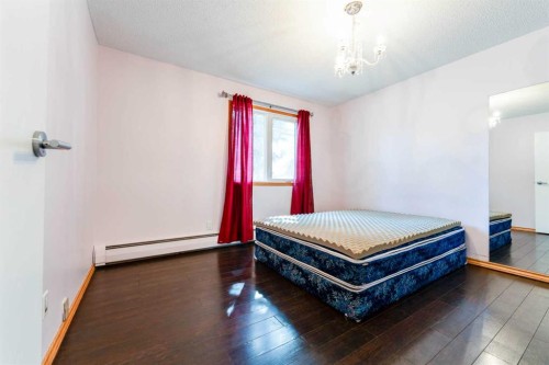 5306 57 Avenue, Olds, AB - Indoor Photo Showing Bedroom
