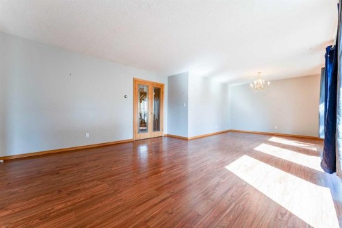 5306 57 Avenue, Olds, AB - Indoor Photo Showing Other Room