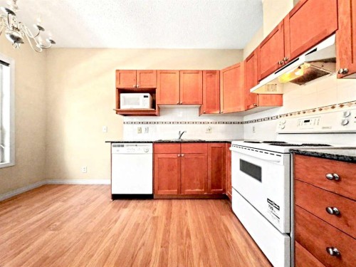 209-333 Riverfront Avenue Se, Calgary, AB - Indoor Photo Showing Kitchen