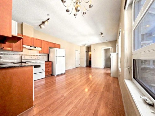 209-333 Riverfront Avenue Se, Calgary, AB - Indoor Photo Showing Kitchen