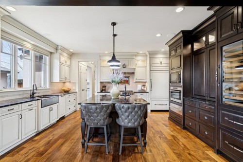 4315 17 Street Sw, Calgary, AB - Indoor