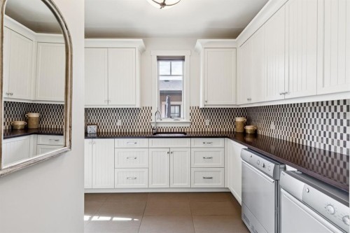 4315 17 Street Sw, Calgary, AB - Indoor Photo Showing Kitchen