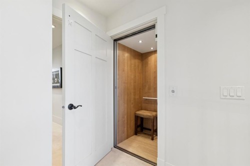 4315 17 Street Sw, Calgary, AB - Indoor Photo Showing Other Room