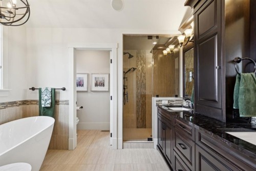 4315 17 Street Sw, Calgary, AB - Indoor Photo Showing Bathroom