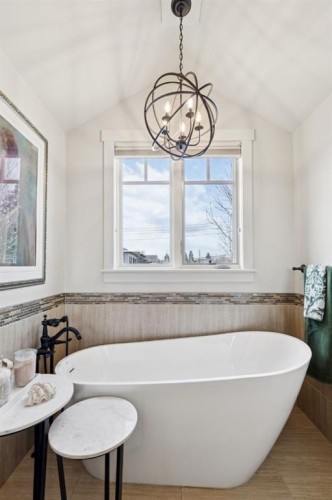 4315 17 Street Sw, Calgary, AB - Indoor Photo Showing Bathroom