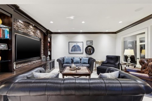 4315 17 Street Sw, Calgary, AB - Indoor Photo Showing Living Room