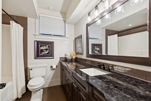 4315 17 Street Sw, Calgary, AB - Indoor Photo Showing Bathroom