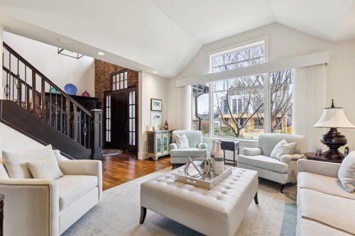 4315 17 Street Sw, Calgary, AB - Indoor Photo Showing Living Room