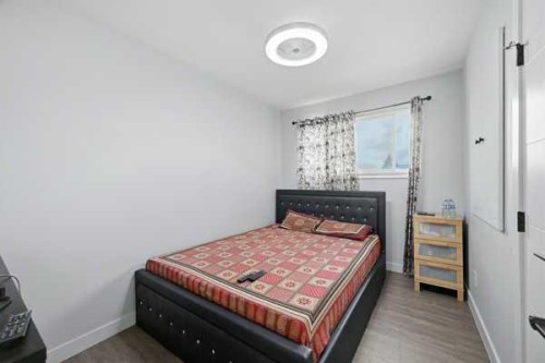 171 Rundlefield Crescent Ne, Calgary, AB - Indoor Photo Showing Bedroom