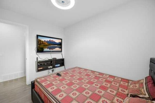 171 Rundlefield Crescent Ne, Calgary, AB - Indoor Photo Showing Bedroom