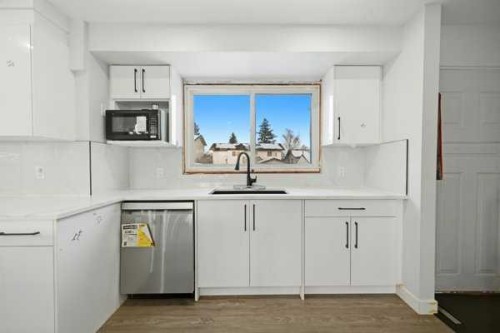 171 Rundlefield Crescent Ne, Calgary, AB - Indoor