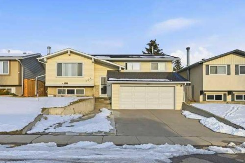 171 Rundlefield Crescent Ne, Calgary, AB - Outdoor With Facade