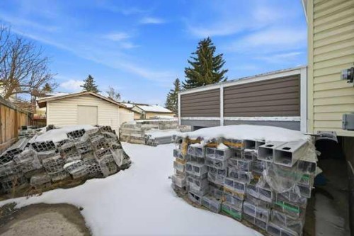 171 Rundlefield Crescent Ne, Calgary, AB - Outdoor With Exterior