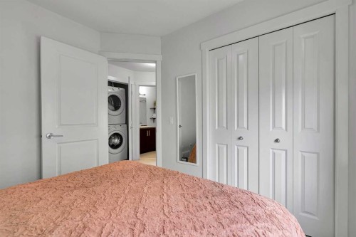 898 Sherwood Boulevard Nw, Calgary, AB - Indoor Photo Showing Bedroom