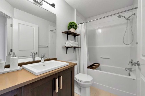 898 Sherwood Boulevard Nw, Calgary, AB - Indoor Photo Showing Bathroom