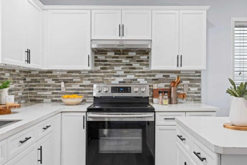 371 Silverado Drive Sw, Calgary, AB - Indoor Photo Showing Kitchen