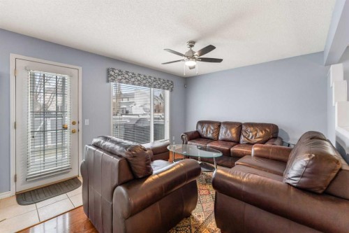 14950 Mt Mckenzie Drive Se, Calgary, AB - Indoor Photo Showing Living Room