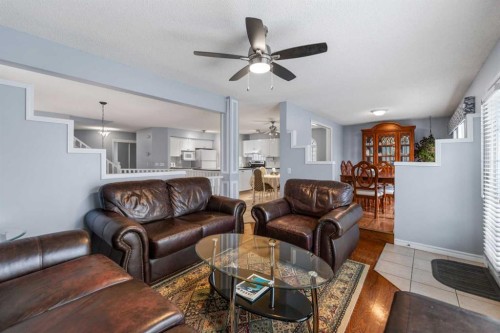 14950 Mt Mckenzie Drive Se, Calgary, AB - Indoor Photo Showing Living Room