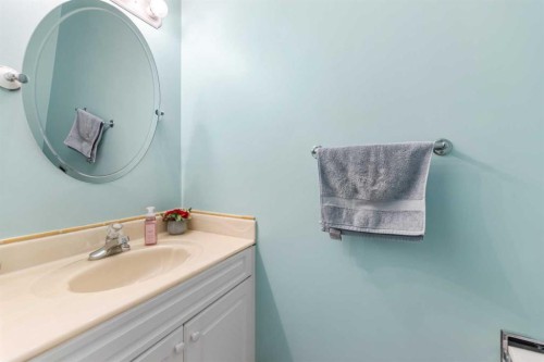 14950 Mt Mckenzie Drive Se, Calgary, AB - Indoor Photo Showing Bathroom
