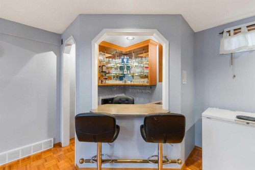 14950 Mt Mckenzie Drive Se, Calgary, AB - Indoor