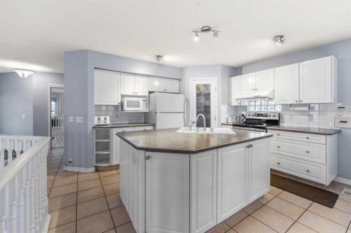 14950 Mt Mckenzie Drive Se, Calgary, AB - Indoor Photo Showing Kitchen