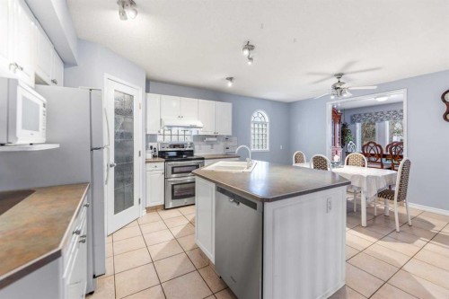 14950 Mt Mckenzie Drive Se, Calgary, AB - Indoor Photo Showing Kitchen