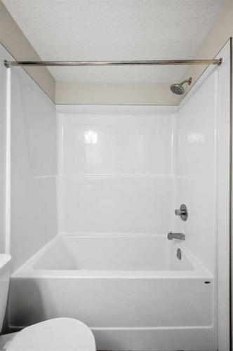 167 Cranbrook Square Se, Calgary, AB - Indoor Photo Showing Bathroom