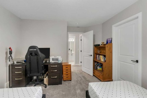 341 Walcrest View Se, Calgary, AB - Indoor Photo Showing Bedroom