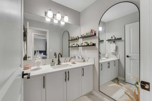 341 Walcrest View Se, Calgary, AB - Indoor Photo Showing Bathroom