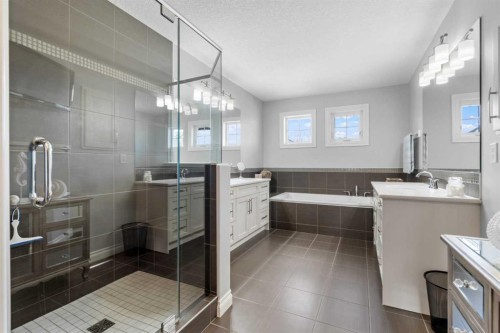 89 Ascot Crescent Sw, Calgary, AB - Indoor Photo Showing Bathroom