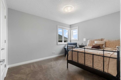 89 Ascot Crescent Sw, Calgary, AB - Indoor Photo Showing Bedroom
