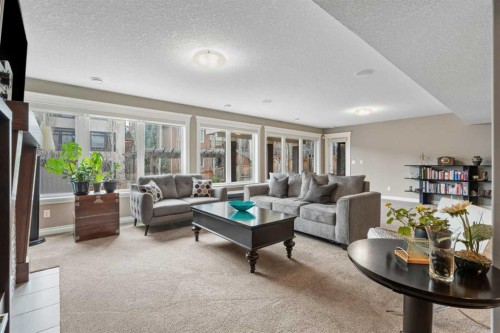89 Ascot Crescent Sw, Calgary, AB - Indoor Photo Showing Living Room