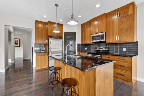 31 Evansridge Close Nw, Calgary, AB - Indoor Photo Showing Kitchen With Stainless Steel Kitchen With Double Sink With Upgraded Kitchen