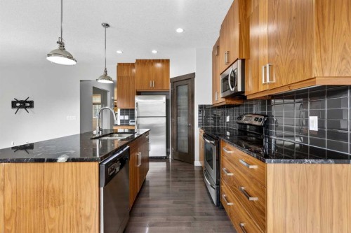31 Evansridge Close Nw, Calgary, AB - Indoor Photo Showing Kitchen With Stainless Steel Kitchen
