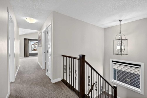 31 Evansridge Close Nw, Calgary, AB - Indoor Photo Showing Other Room