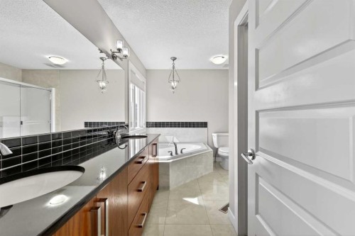 31 Evansridge Close Nw, Calgary, AB - Indoor Photo Showing Bathroom