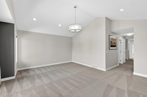 31 Evansridge Close Nw, Calgary, AB - Indoor Photo Showing Other Room