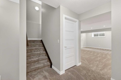 31 Evansridge Close Nw, Calgary, AB - Indoor Photo Showing Other Room