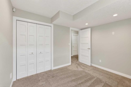 31 Evansridge Close Nw, Calgary, AB - Indoor Photo Showing Other Room