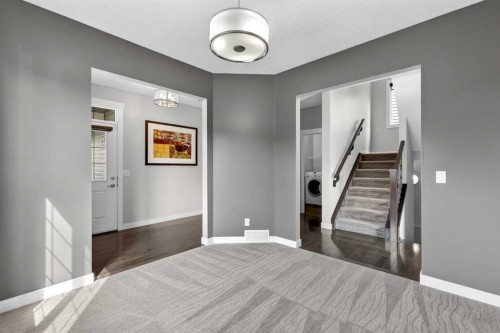 31 Evansridge Close Nw, Calgary, AB - Indoor Photo Showing Laundry Room