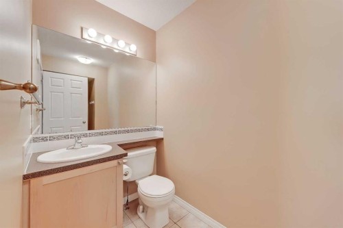 40 Simcoe Place Sw, Calgary, AB - Indoor Photo Showing Bathroom