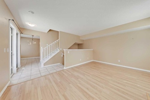 40 Simcoe Place Sw, Calgary, AB - Indoor Photo Showing Other Room
