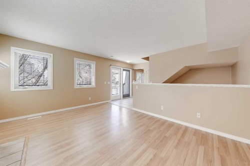 40 Simcoe Place Sw, Calgary, AB - Indoor Photo Showing Other Room